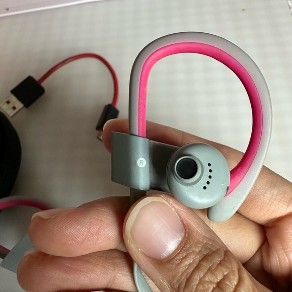 Beats Powerbeats2 Wireless Earphones – AS-IS - Picture 4 of 5